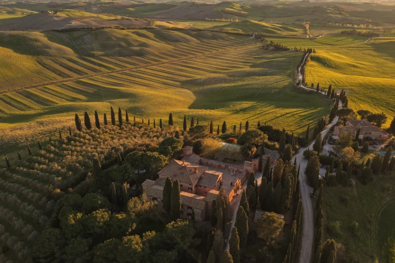 Sunset panorama over the villa among rolling hills and golden light in the heart of Tuscany - Villa San Bartolomeo, BZAR hotels in Tuscany